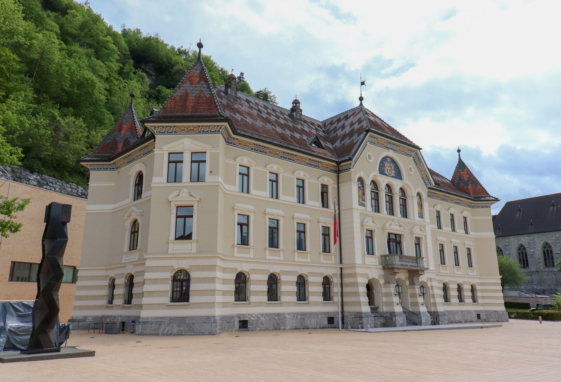 photo-1-liechtenstein-government-house